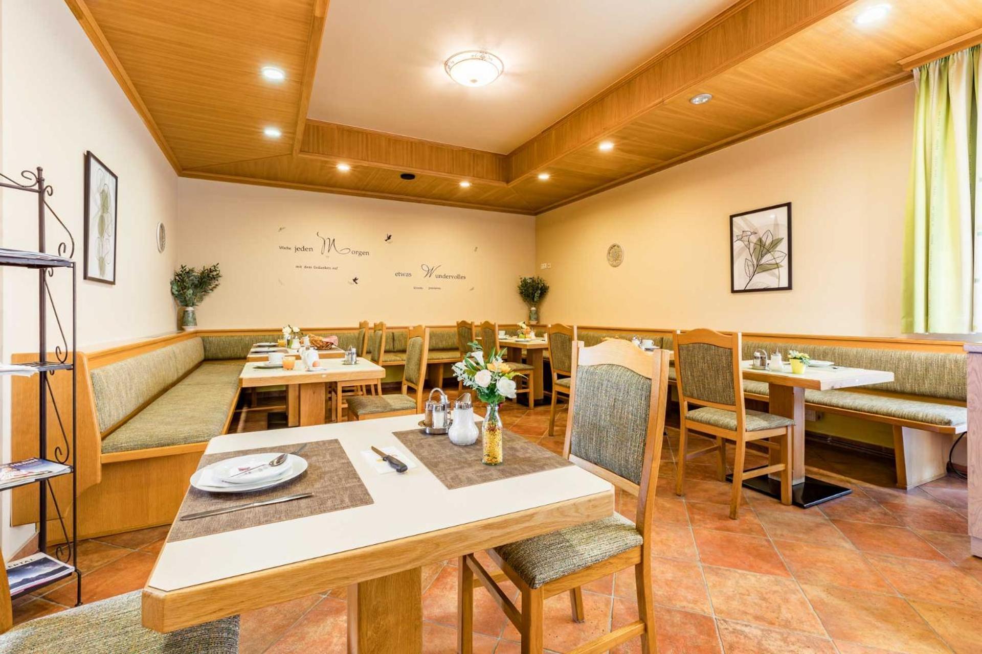 Hotel Garni Steinfeld Wiener Neustadt Eksteriør billede