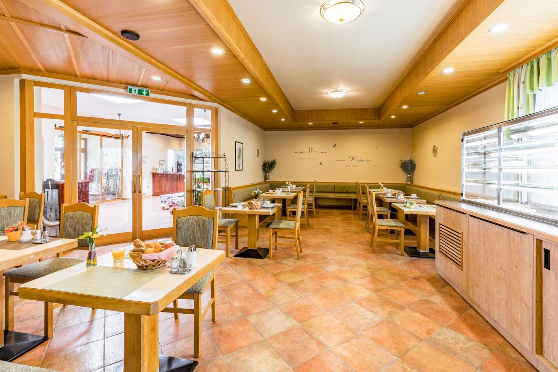 Hotel Garni Steinfeld Wiener Neustadt Eksteriør billede