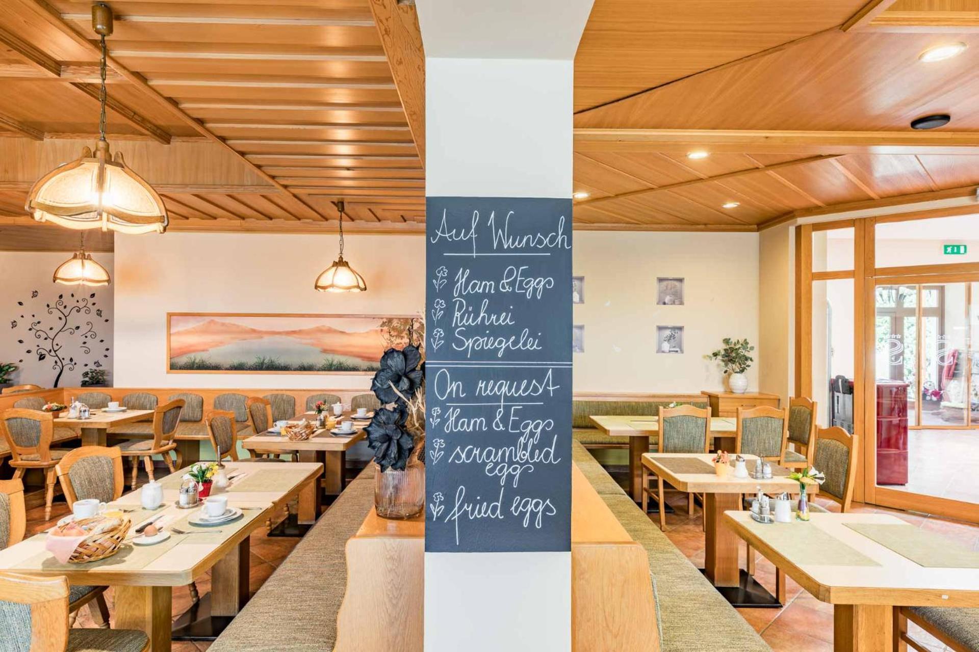 Hotel Garni Steinfeld Wiener Neustadt Eksteriør billede