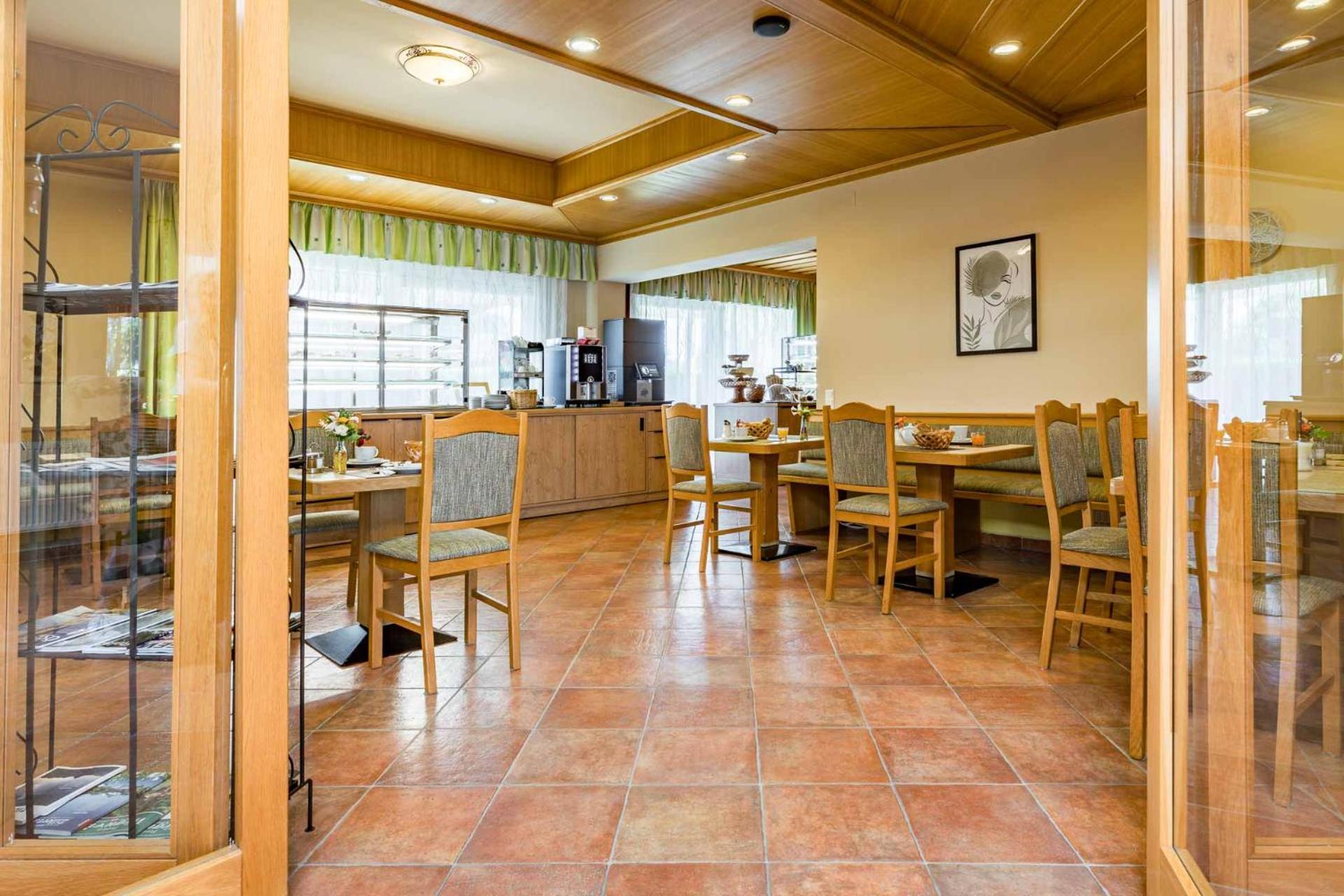 Hotel Garni Steinfeld Wiener Neustadt Eksteriør billede