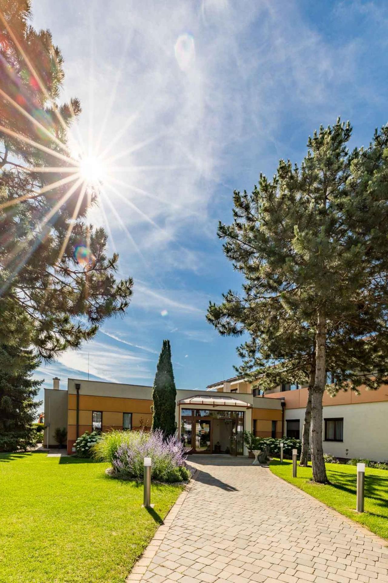 Hotel Garni Steinfeld Wiener Neustadt Eksteriør billede