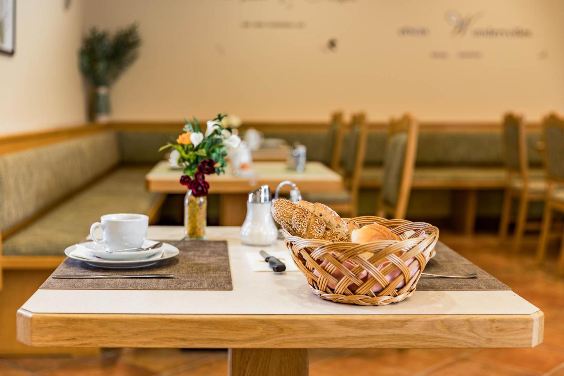 Hotel Garni Steinfeld Wiener Neustadt Eksteriør billede