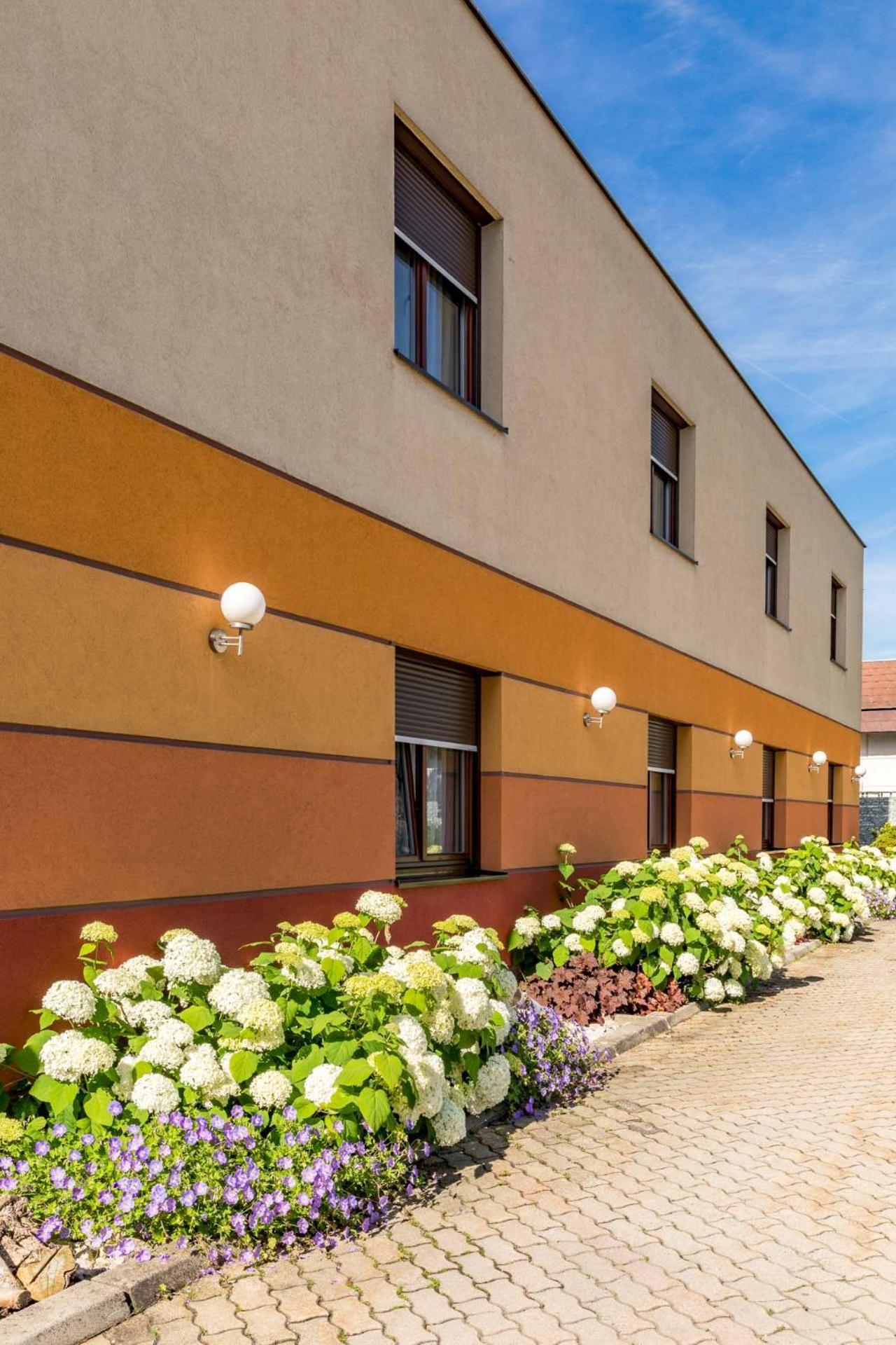 Hotel Garni Steinfeld Wiener Neustadt Eksteriør billede