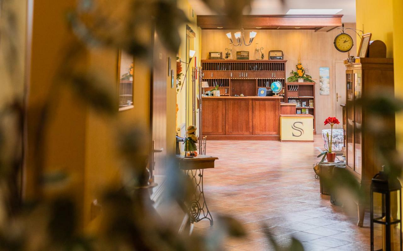 Hotel Garni Steinfeld Wiener Neustadt Eksteriør billede