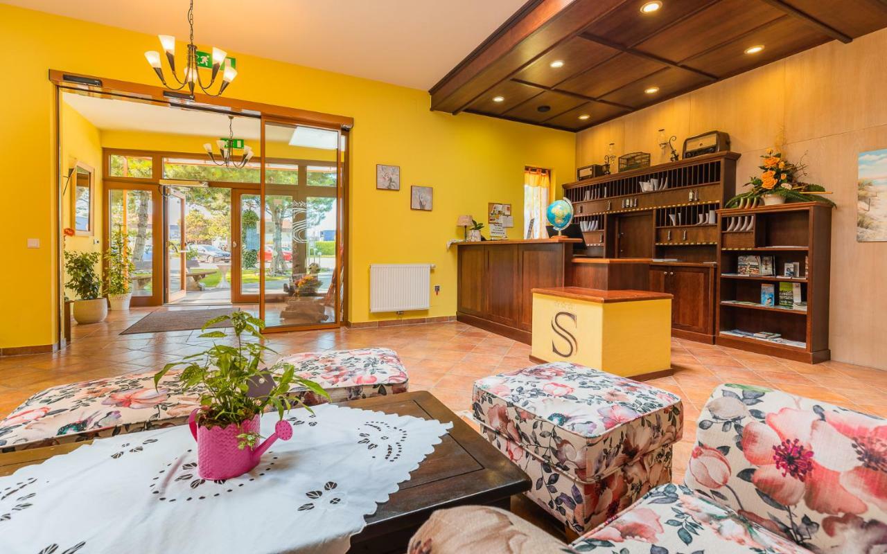 Hotel Garni Steinfeld Wiener Neustadt Eksteriør billede