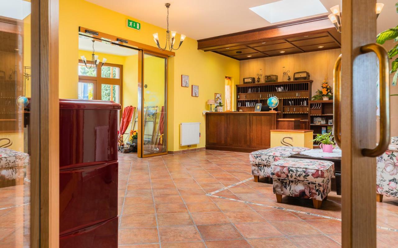 Hotel Garni Steinfeld Wiener Neustadt Eksteriør billede