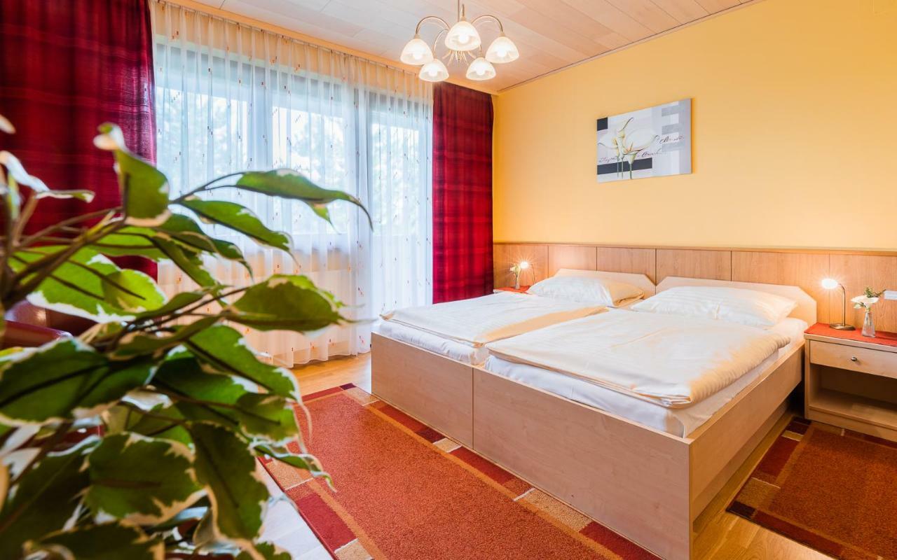 Hotel Garni Steinfeld Wiener Neustadt Eksteriør billede