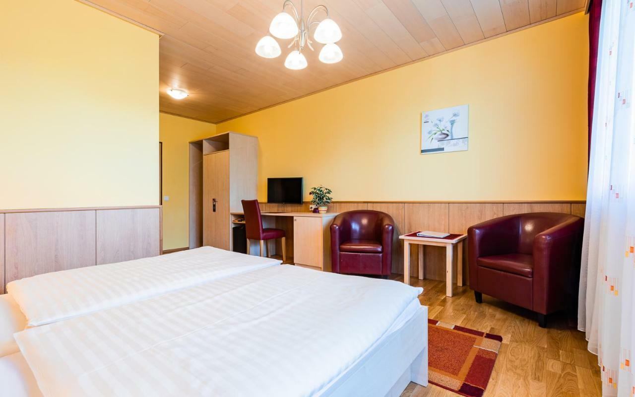 Hotel Garni Steinfeld Wiener Neustadt Eksteriør billede