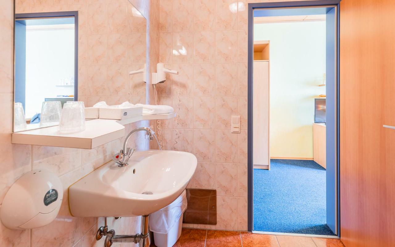 Hotel Garni Steinfeld Wiener Neustadt Eksteriør billede