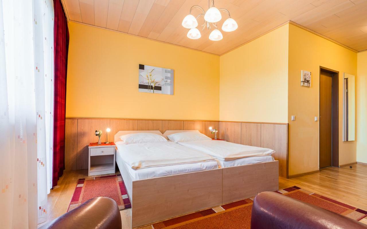 Hotel Garni Steinfeld Wiener Neustadt Eksteriør billede